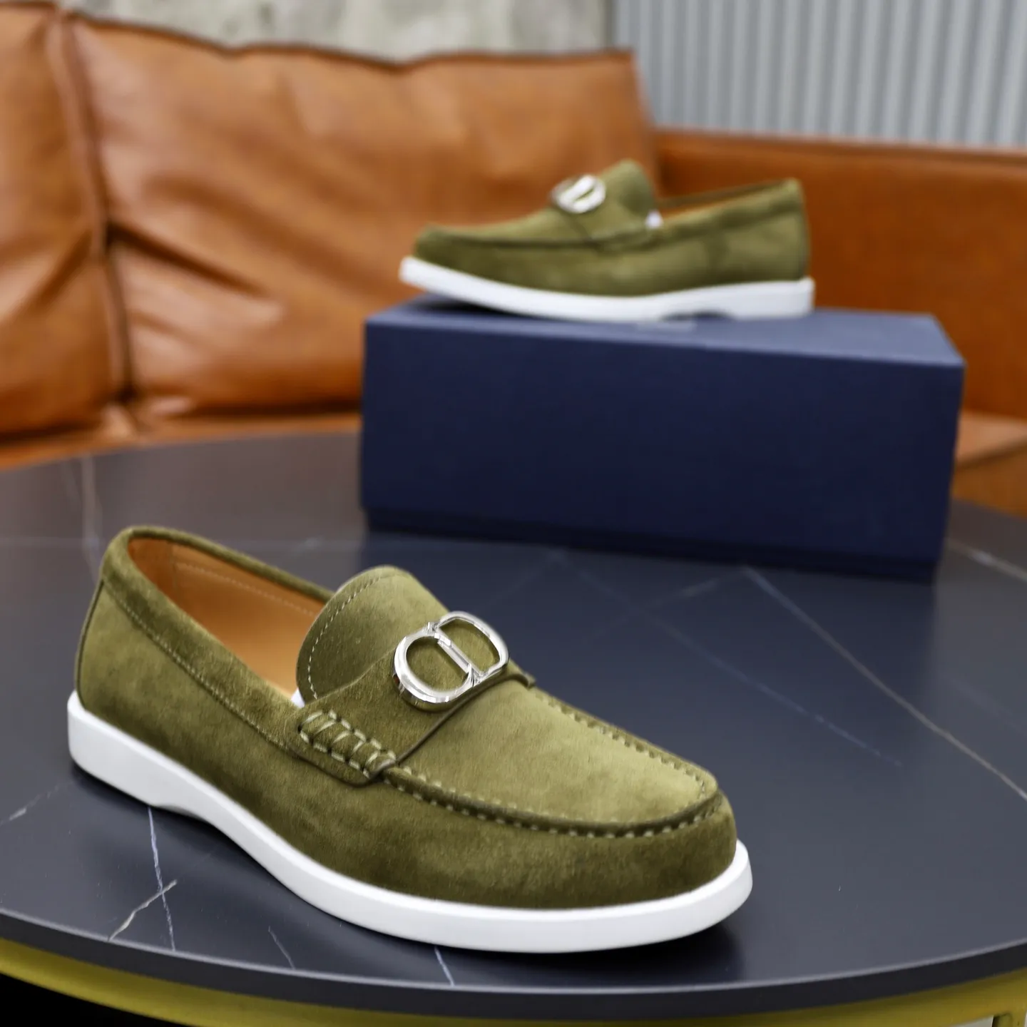 Ex-factory price: 560🙅‍♂️🙅‍♂️🙅‍♂️ Brand: Dior DIOR Standard code: Men's code 38/44 (45 can be customized) Grade: Same as the official website Material: Original cowhide stitching, cowhide lining, original TPU wear-resistant soft outsole Style categories: Leisure and sports version, footwear for driving, young fashion, European and American trends, British style Color: actual picture color